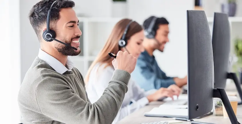 Η διαδικασία επιστροφών Amazon FBA περιλαμβάνει υπηρεσίες πελατών που παρέχονται από την Amazon.